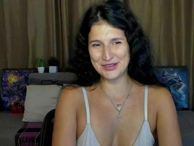 AliannaSoloKisses on BongaCams 