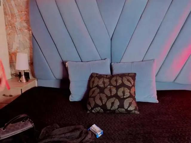 angel-red on BongaCams