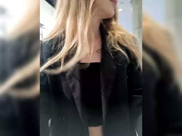 AnyaSweet18 on BongaCams 