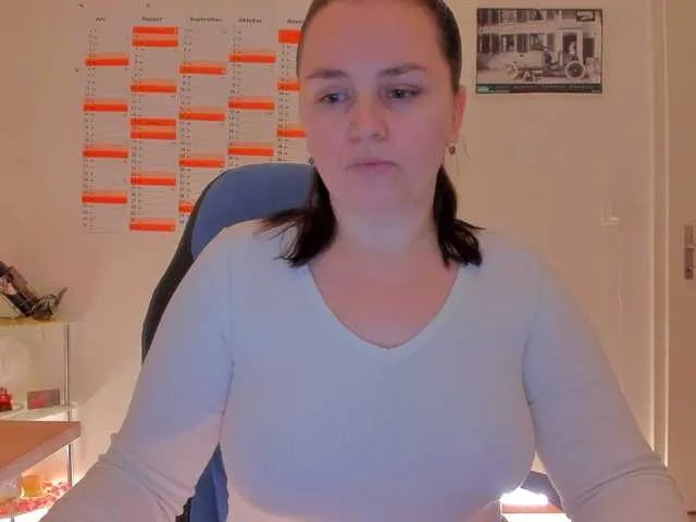Elieen2 on BongaCams 