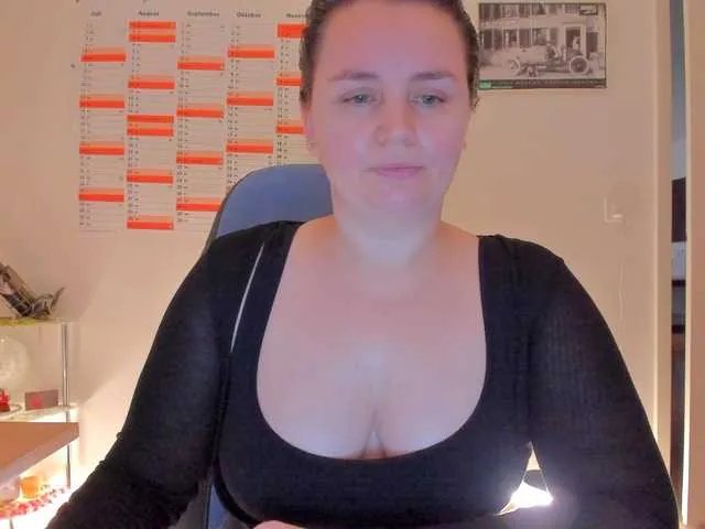 Elieen2 on BongaCams 