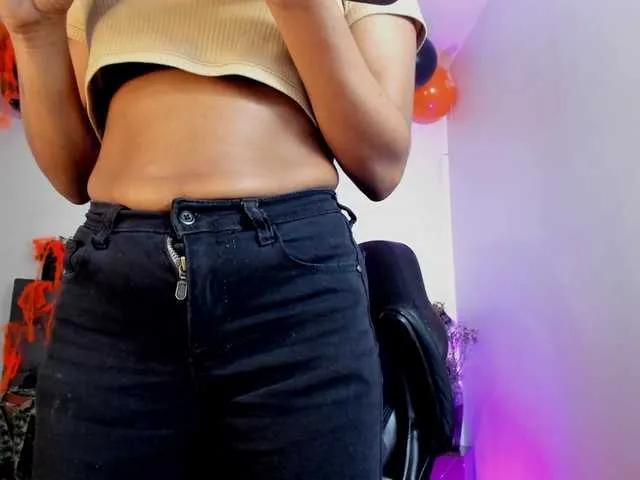 Ellie-Alves — I love the handsome guys, have a good conversation and play with new friends.

Play with my toys is great, I love when you help me to wet my pussy. Come with me and we have a lot of fun baby.