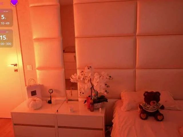 LilyColins on BongaCams 