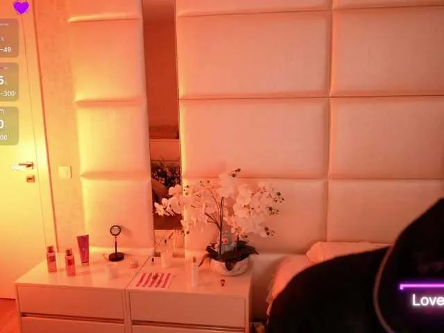 LilyColins on BongaCams 