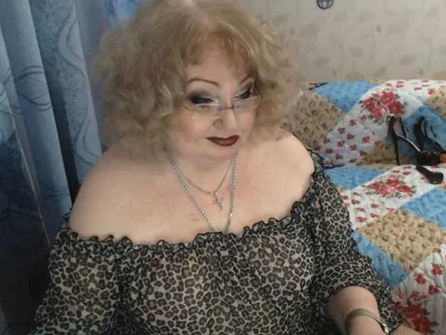 livingnextdoor — really mature woman with curvaceous sexy body...very  blond hair...  sexy nails... big nipples and nature very hairy pussy...hard clit between very very very long pussylips ! looking for young student for give some sex lessons or men who know how make...