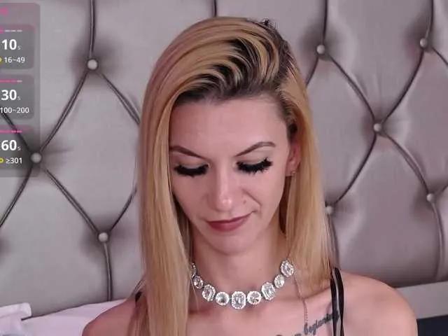 MayaHale — A man that knows what he wants and knows how to get it. Whispering desires, make words come true, and taking my soul and body to a different level.
I belive that If a man it's nice to me he can make the difference.