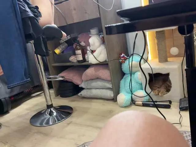 No-Face-Guy on BongaCams