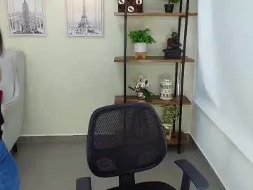 _sassy_girl — Anal & Squirt expert / fuckmachine on / control me 10 min and get 5 free #fuckmachine #anal #squirt #18 #cum