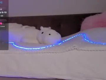 _secretelly_ on Chaturbate