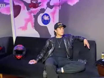 dhamyan_wang — Hi, I'm new here. Come and enjoy this provocative atmosphere. #sexy #socks #latino #new #feet