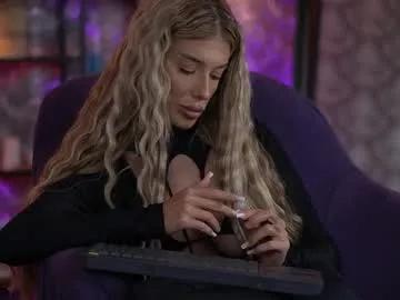 ellieredd on Chaturbate 