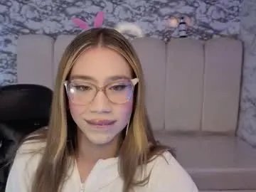 evy_lux_v on Chaturbate