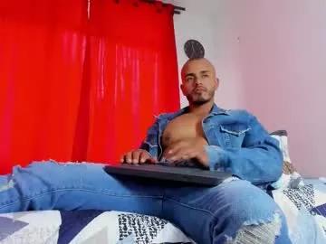 magnusclark — Show muscles [200 tokens left] #cum #muscle #eyes #latino #domination