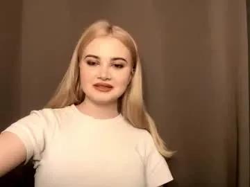 rendasweene — Goal: spin in front of the camera and send you a magical kiss   Kira nice to meet ya! #shy #new #18 #young #blonde [15 tokens remaining]