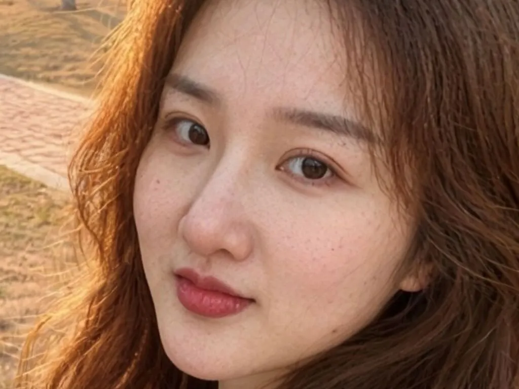 AngaerHua — I love the sea, I love flowers, I love sunrises and sunsets. In this romantic age, don't live a dull life.