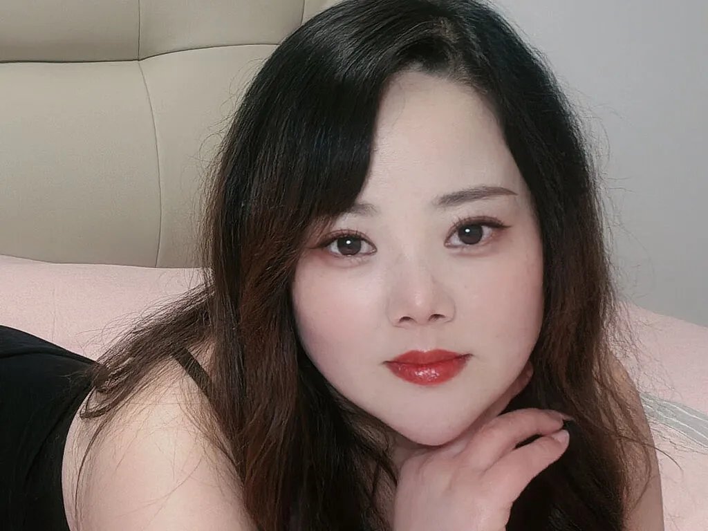 EnyaLin — What I like is the cute, loyal and sincere gaze. What moves me the most is the sincerity.