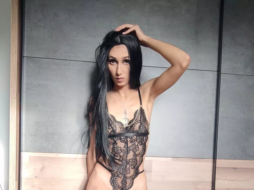 EvaWilds — A man who knows what he wants. Eyes that undress me. Deep voices, respect mixed with control. I like slow teasing, mutual pleasure, mind games, and being watched while I stretch my body slowly. I'm turned on by dominance, dirty thoughts, and men who...