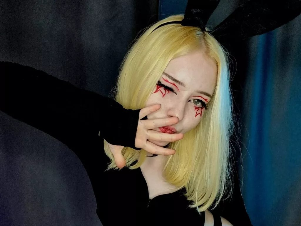 LynneAleck — I love tea, anime, talk about games and series, I prefer to spend time in an interesting conversation, of course we can touch on various topics that are interesting to you, about the poses, for example.