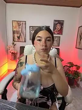 aaaaamy_1 — twerking without panties