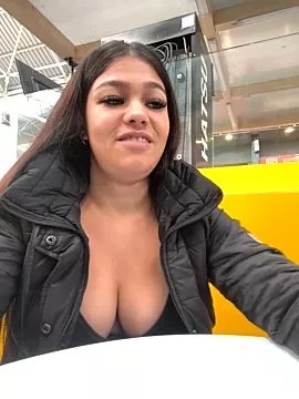 Alyshanon18 on StripChat