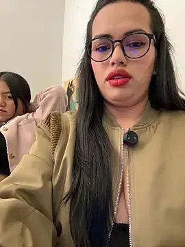 andra_rose on StripChat