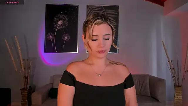 AnnaBrooks1 on StripChat 