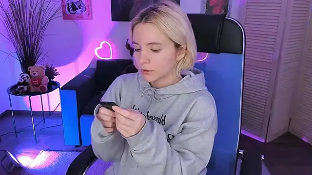 AuroraWrenfield on StripChat