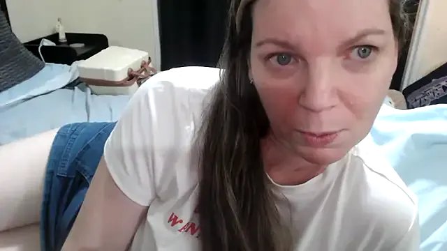 AussieKittyPurr on StripChat