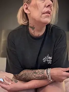 blondebitch2 — Spoil this goddess  LT 