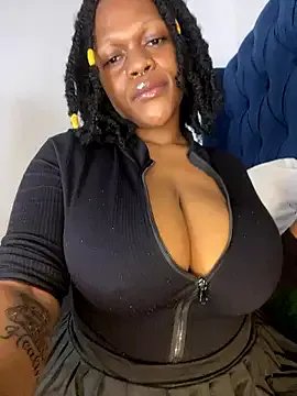 Boneca25 on StripChat