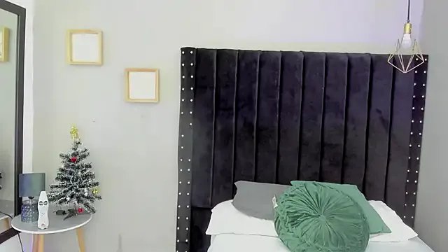 Bryan_robayo5 on StripChat