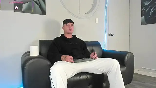 Cristopher_strong on StripChat