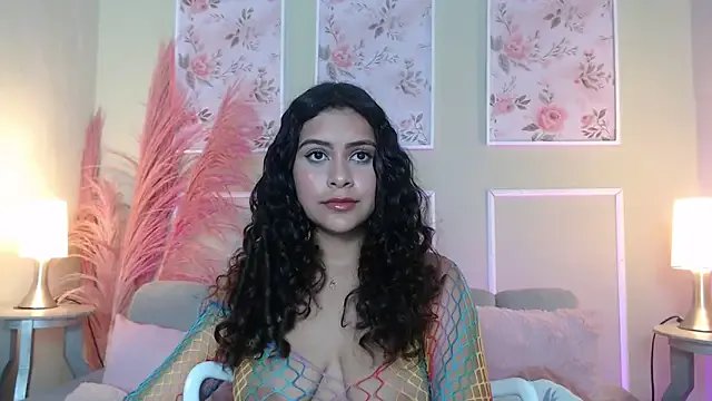 CurlyDani on StripChat