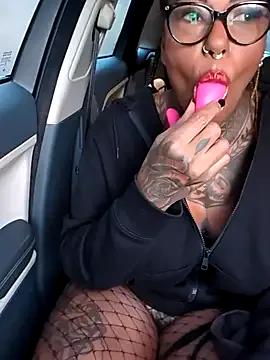 DarkDea — Sloppy Blowjob In Public Place