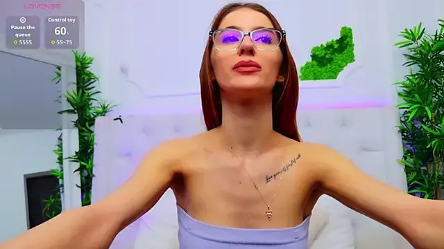 ElisaCharm on StripChat