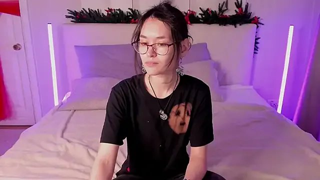 Emily_Strikeee on StripChat