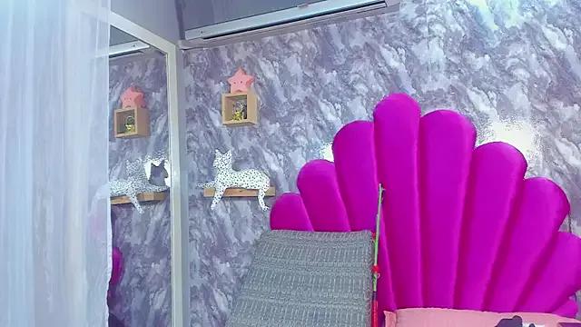 EMMAPARISS on StripChat 