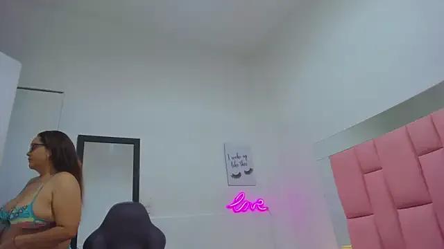 Evaa_white — oiled tits for daddy