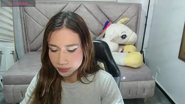 Evy_Luxx_v on StripChat