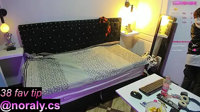 hey_noraly on StripChat
