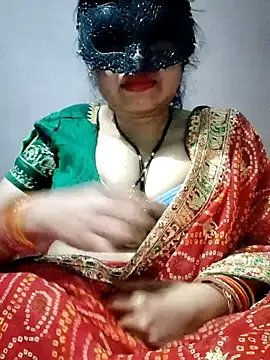 Hot__bhabhi_99 — Fingering  krungi Public me 