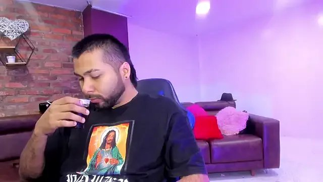 HotThreesoome on StripChat