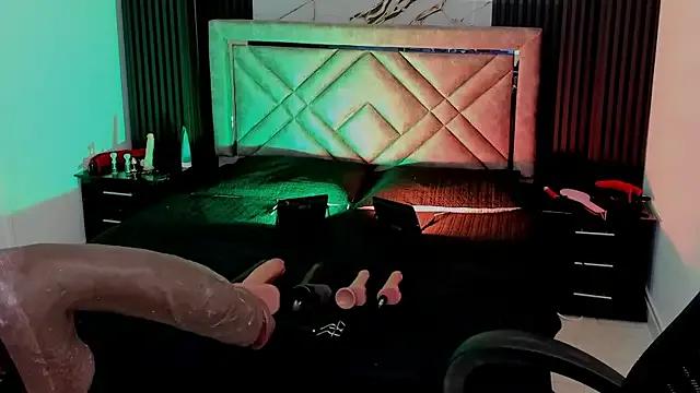 Issafoxx on StripChat 