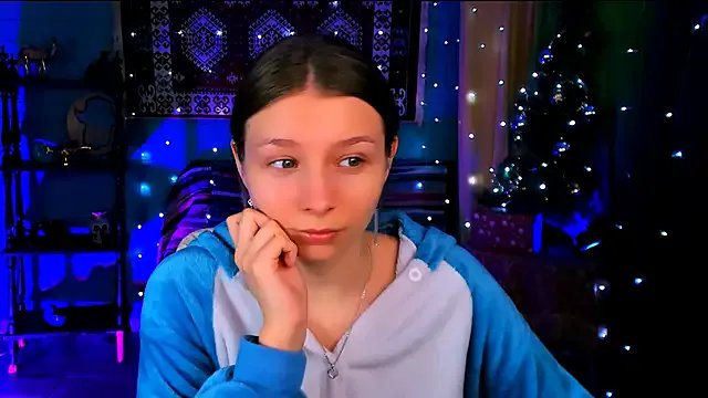 JulieDaniel on StripChat