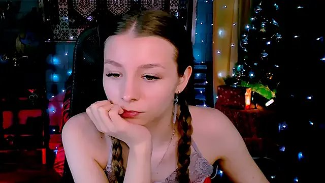 JulieDaniel on StripChat