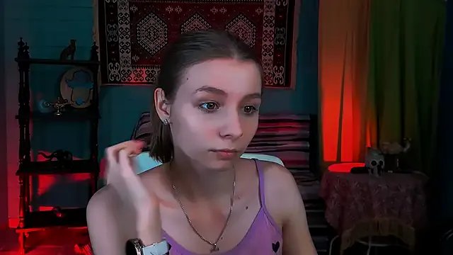 JulieDaniel on StripChat