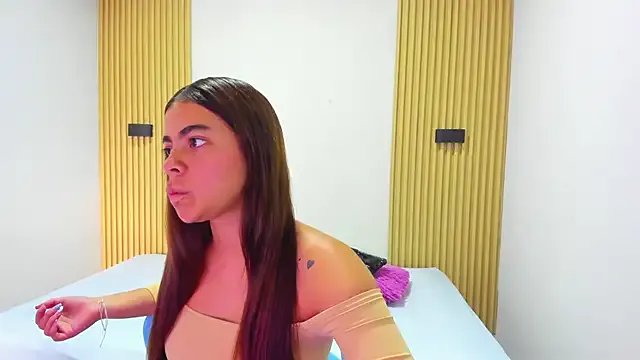 LaylaEmber on StripChat