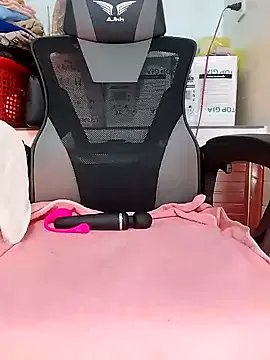 Leva_laddy on StripChat