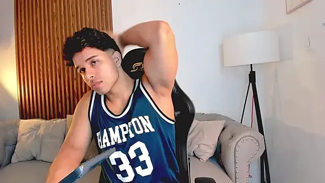 liam_collins21 on StripChat