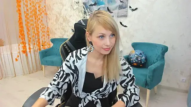 LindaSandy_1 on StripChat